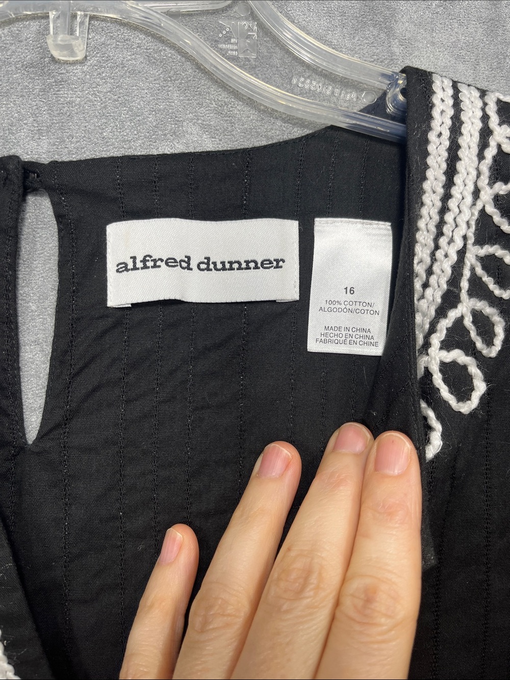 Alfred Dunner Black White Embroidered Cotton Tunic Top Size 16 - Picture 2 of 7
